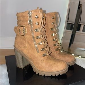 Guess boots